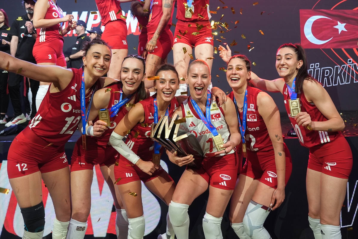 Cumhurbaşkanı Erdoğan’dan 'Filenin Sultanları’na tebrik 2_google_ers_1785079992.jpg